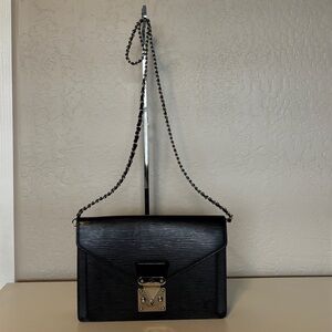 Louis Vuitton Serie Dragonne Epi Leather Clutch Crossbody Bag ~ Black Silver! 💕